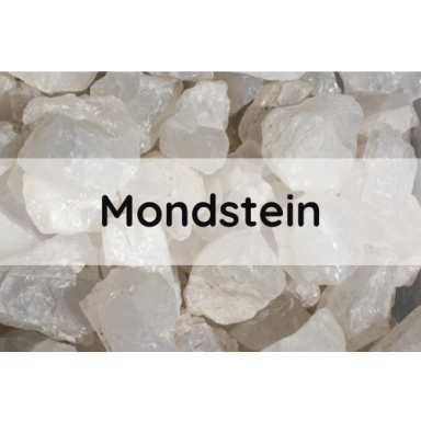 Hellgraue Mondsteine auf einem neutralen Hintergrund.